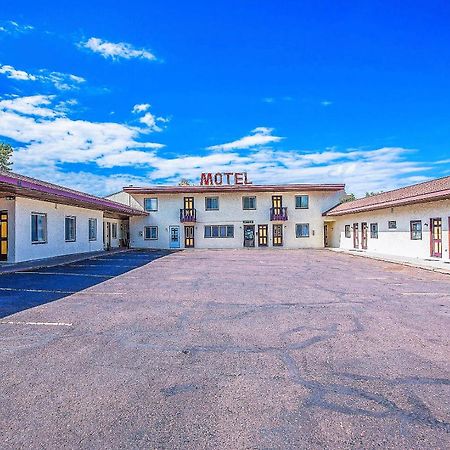 Love Hotels Silver Street By Oyo At Hurley Wi Ngoại thất bức ảnh