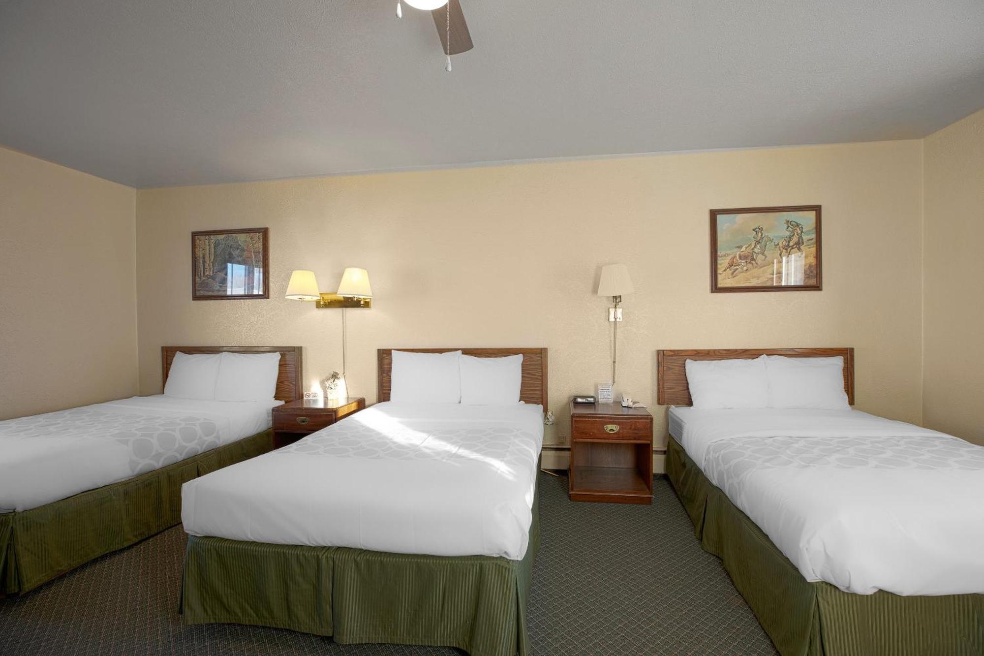 Love Hotels Silver Street By Oyo At Hurley Wi Ngoại thất bức ảnh