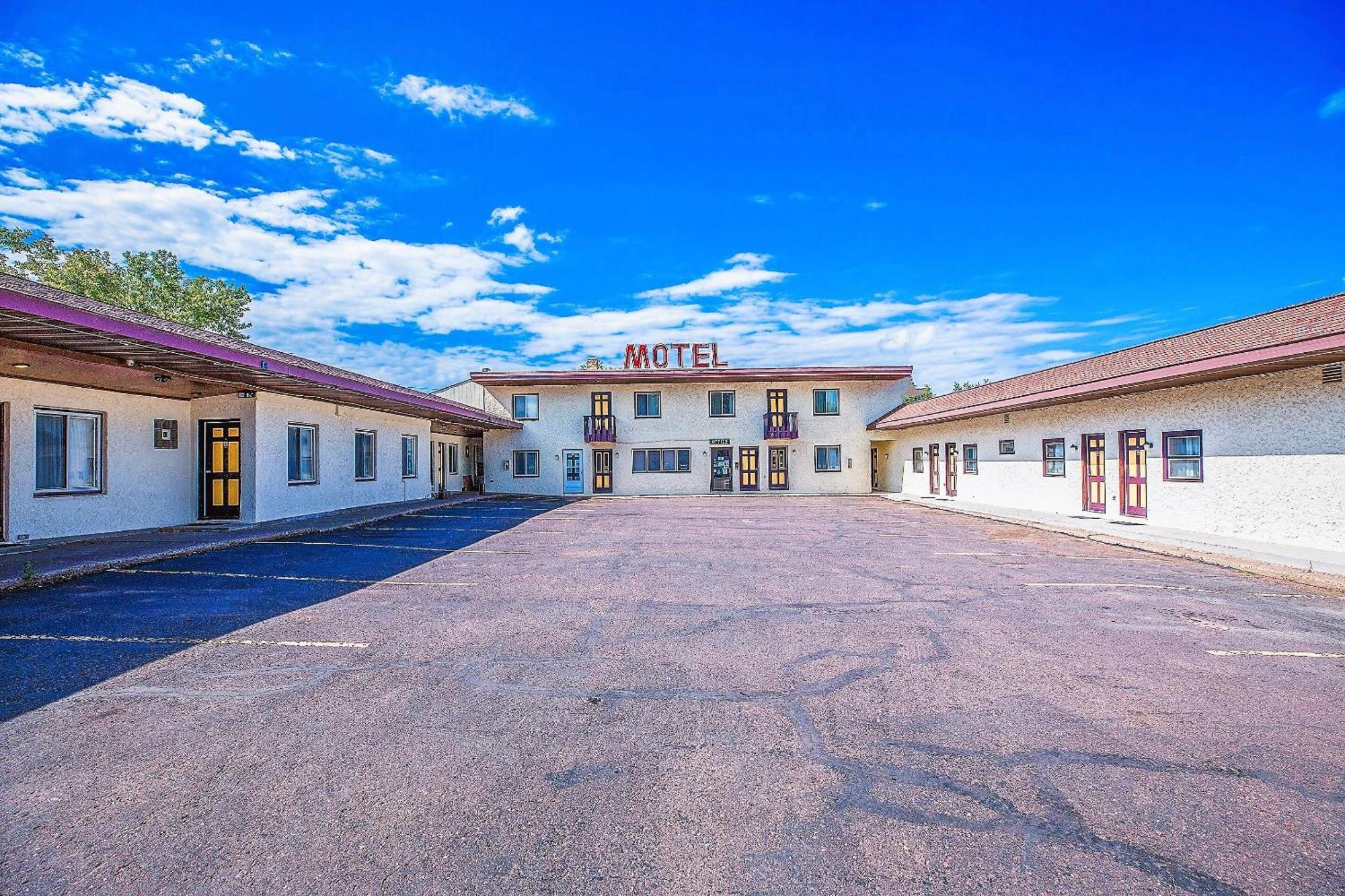 Love Hotels Silver Street By Oyo At Hurley Wi Ngoại thất bức ảnh