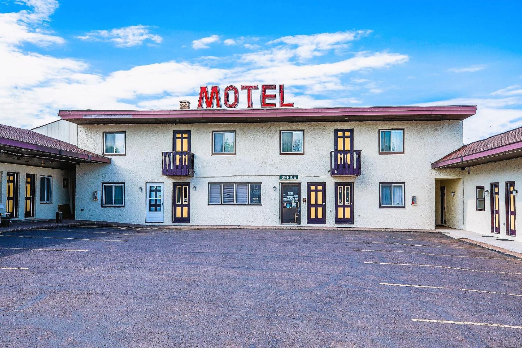 Love Hotels Silver Street By Oyo At Hurley Wi Ngoại thất bức ảnh
