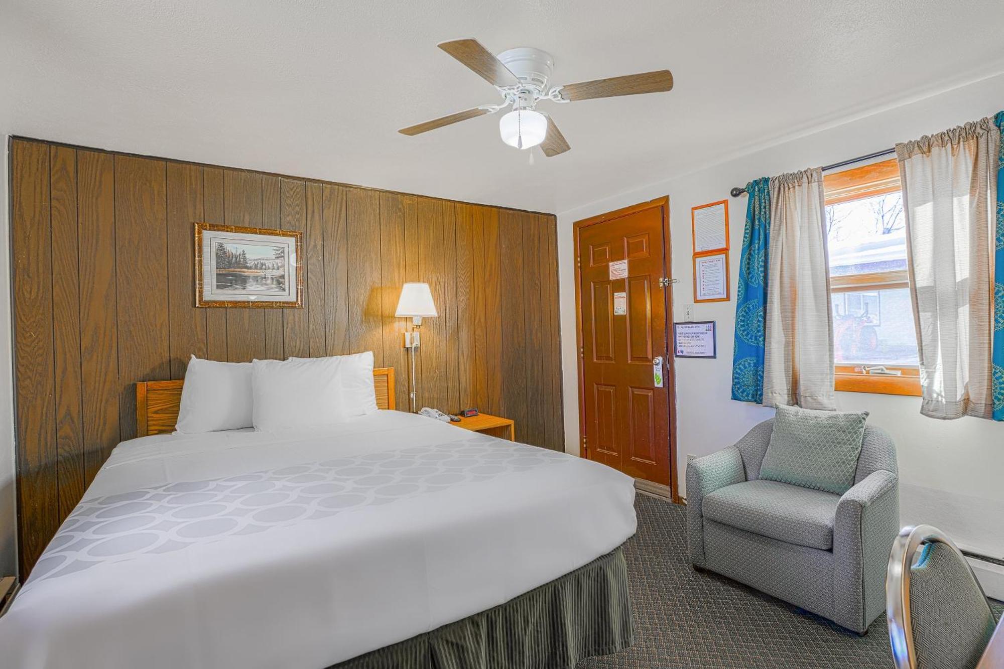 Love Hotels Silver Street By Oyo At Hurley Wi Ngoại thất bức ảnh
