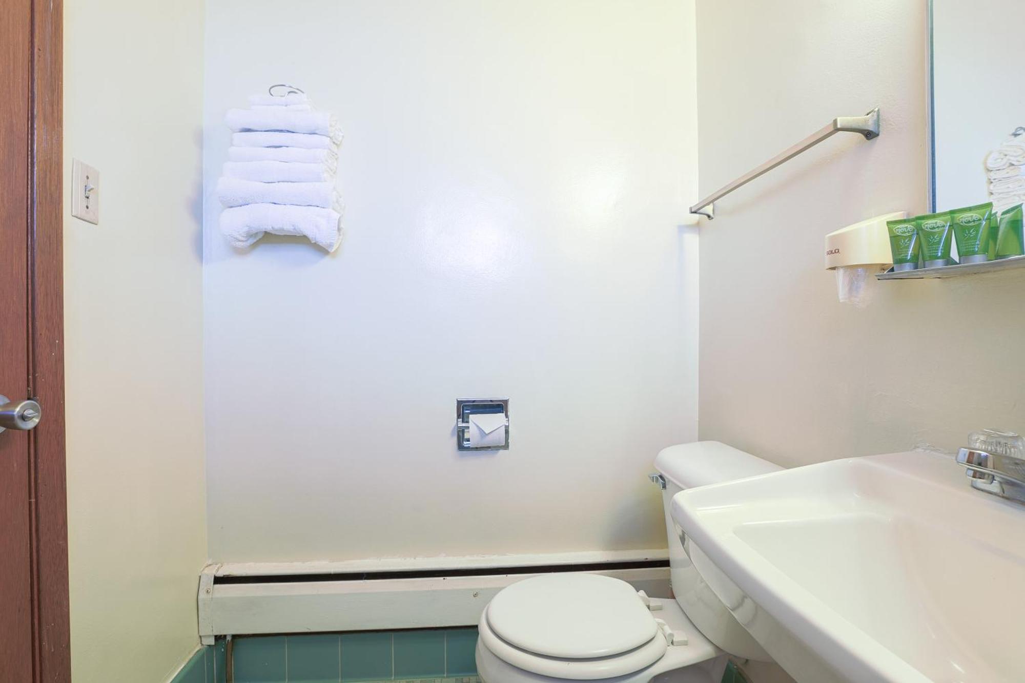Love Hotels Silver Street By Oyo At Hurley Wi Ngoại thất bức ảnh