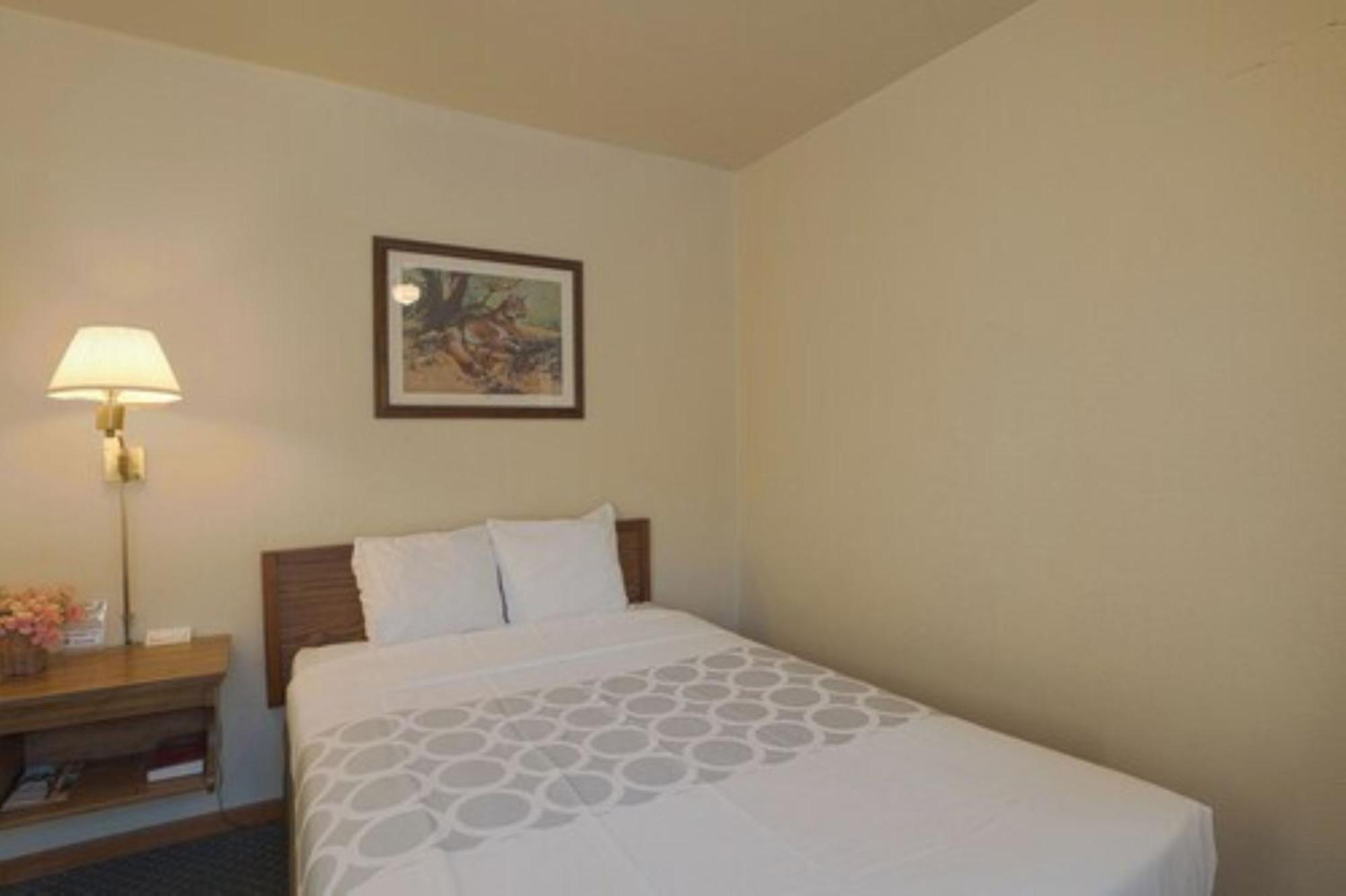 Love Hotels Silver Street By Oyo At Hurley Wi Ngoại thất bức ảnh