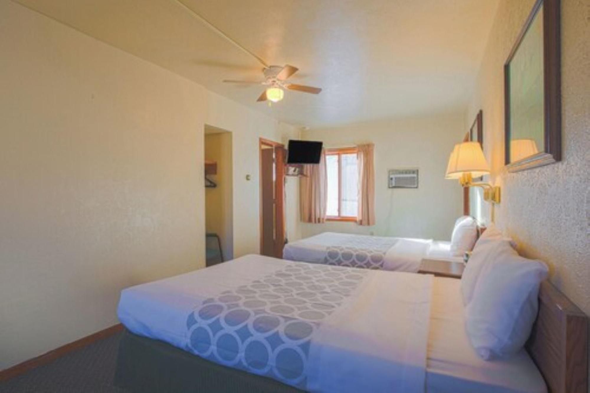Love Hotels Silver Street By Oyo At Hurley Wi Ngoại thất bức ảnh