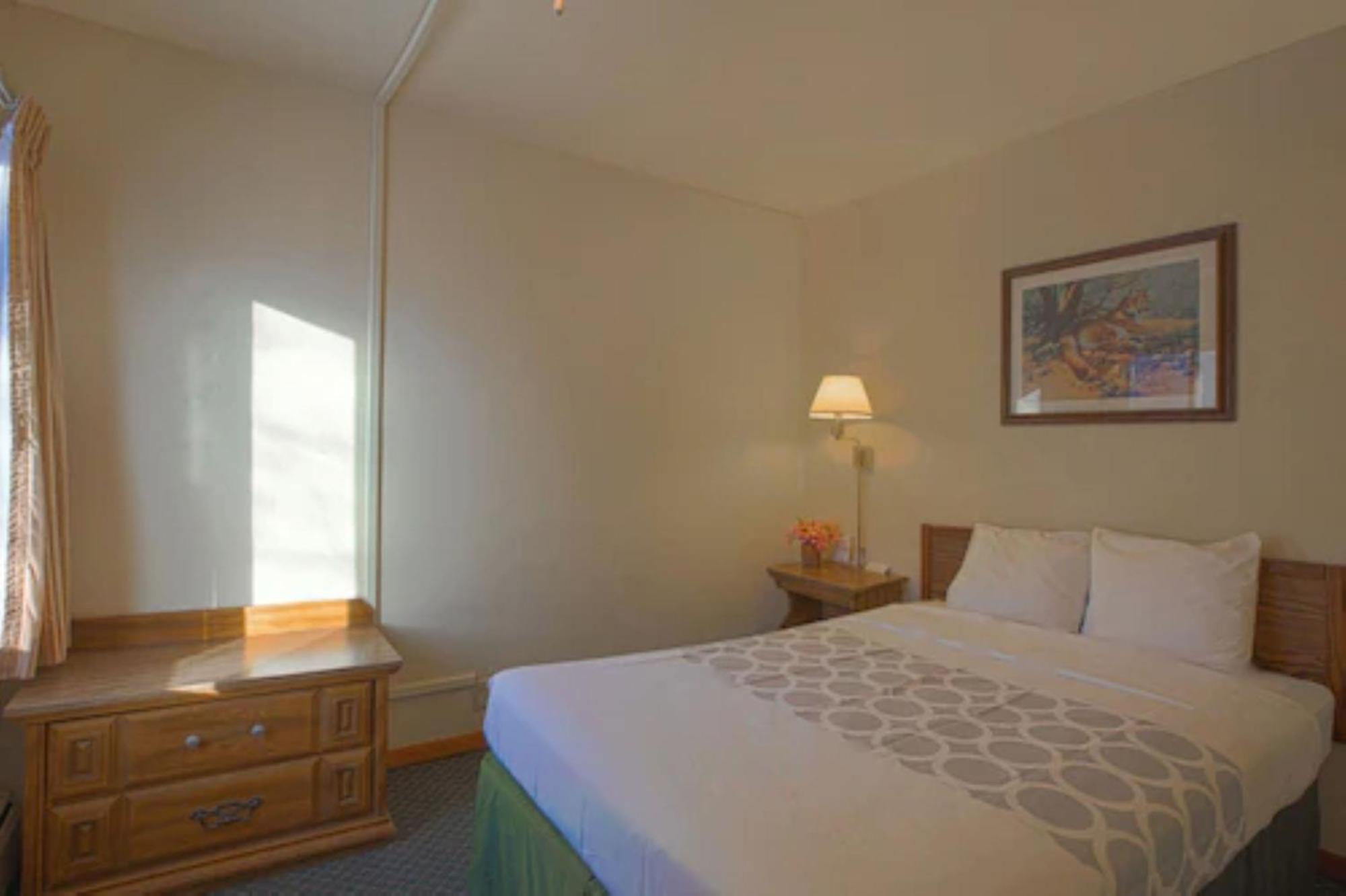 Love Hotels Silver Street By Oyo At Hurley Wi Ngoại thất bức ảnh
