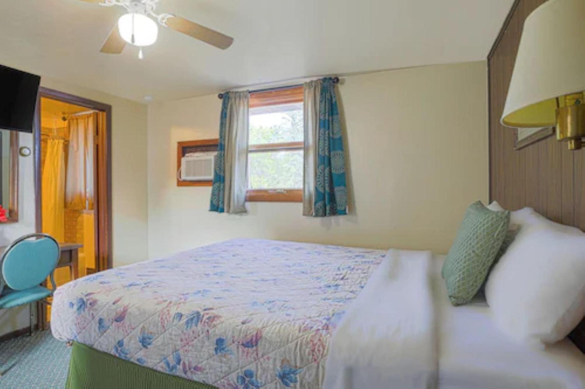 Love Hotels Silver Street By Oyo At Hurley Wi Ngoại thất bức ảnh